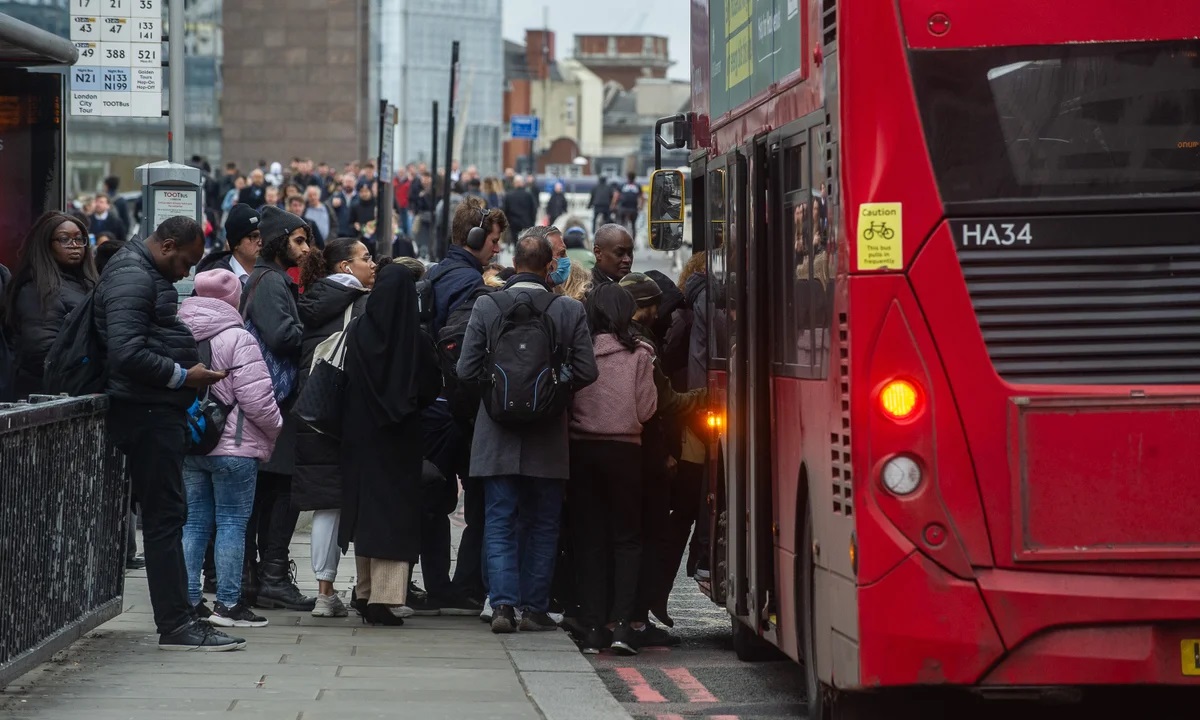 Quietest Time To Travel On London Buses - How To Avoid Crowds