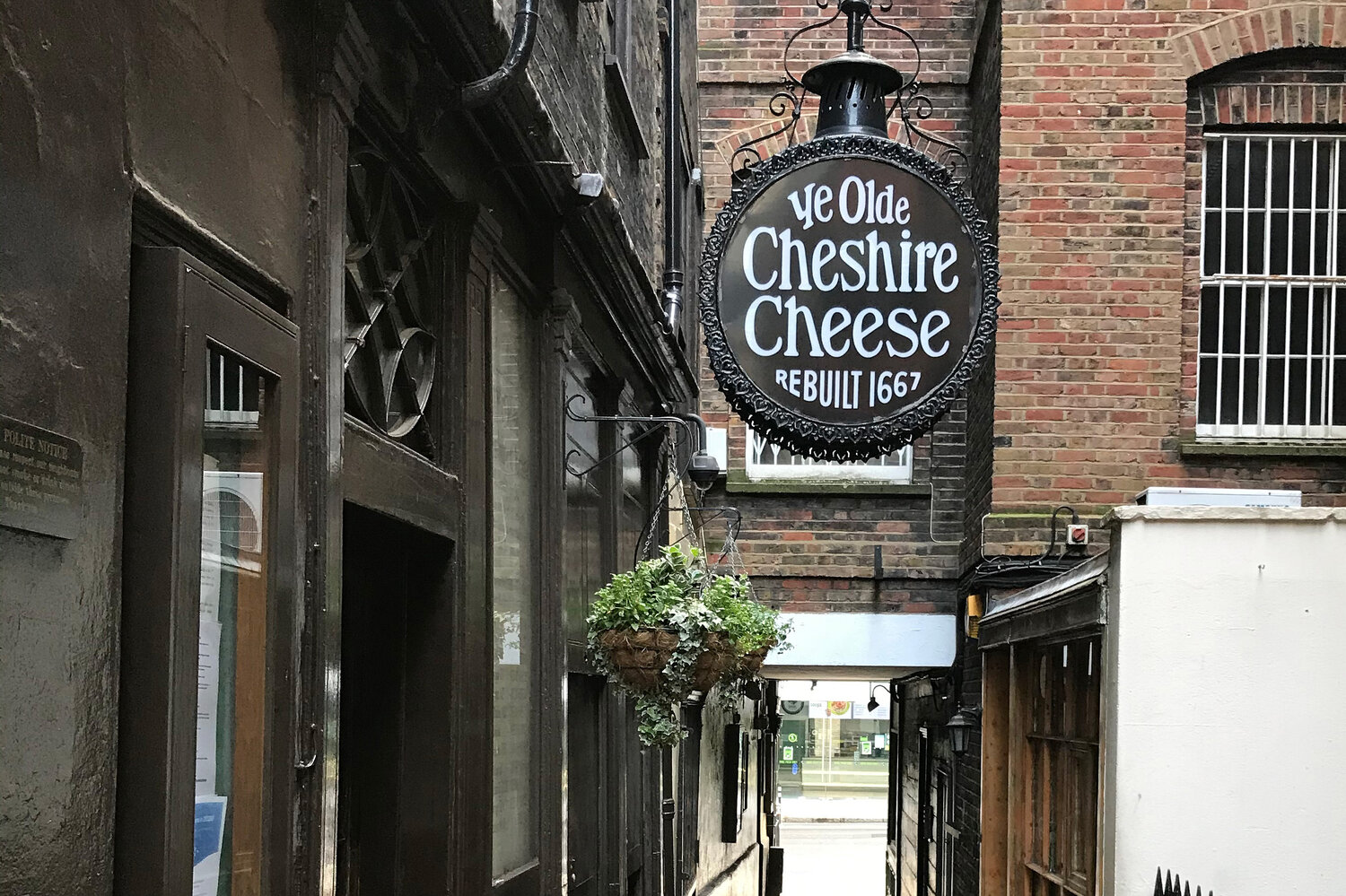 19 Must-Visit London Historic Pubs For A Taste Of History